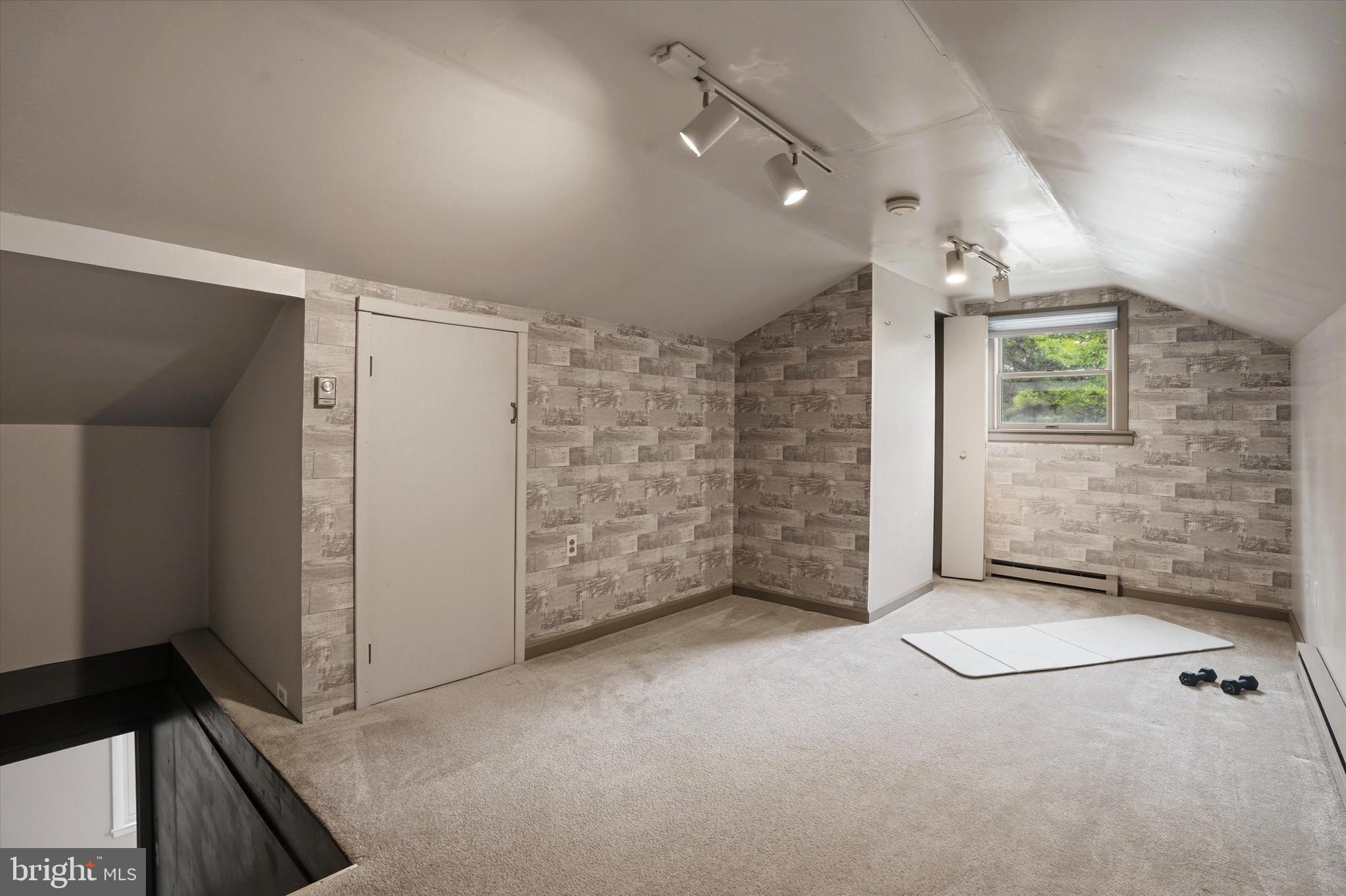 SUMMIT RIDGE - Residential