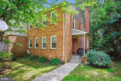 Photo of 7514 Heatherton Lane, POTOMAC, MD 20854 (MLS # MDMC2193354)