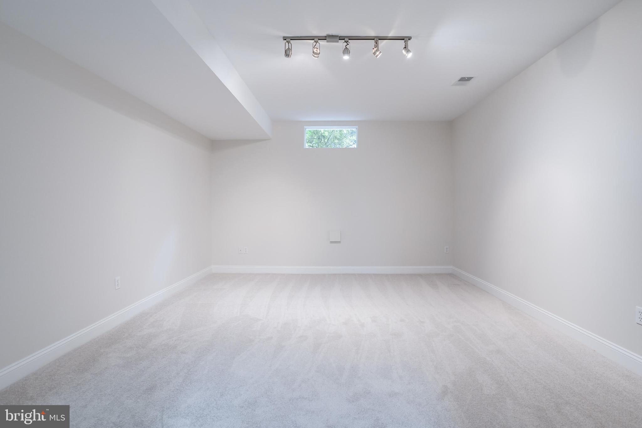 LEE FOREST - Residential