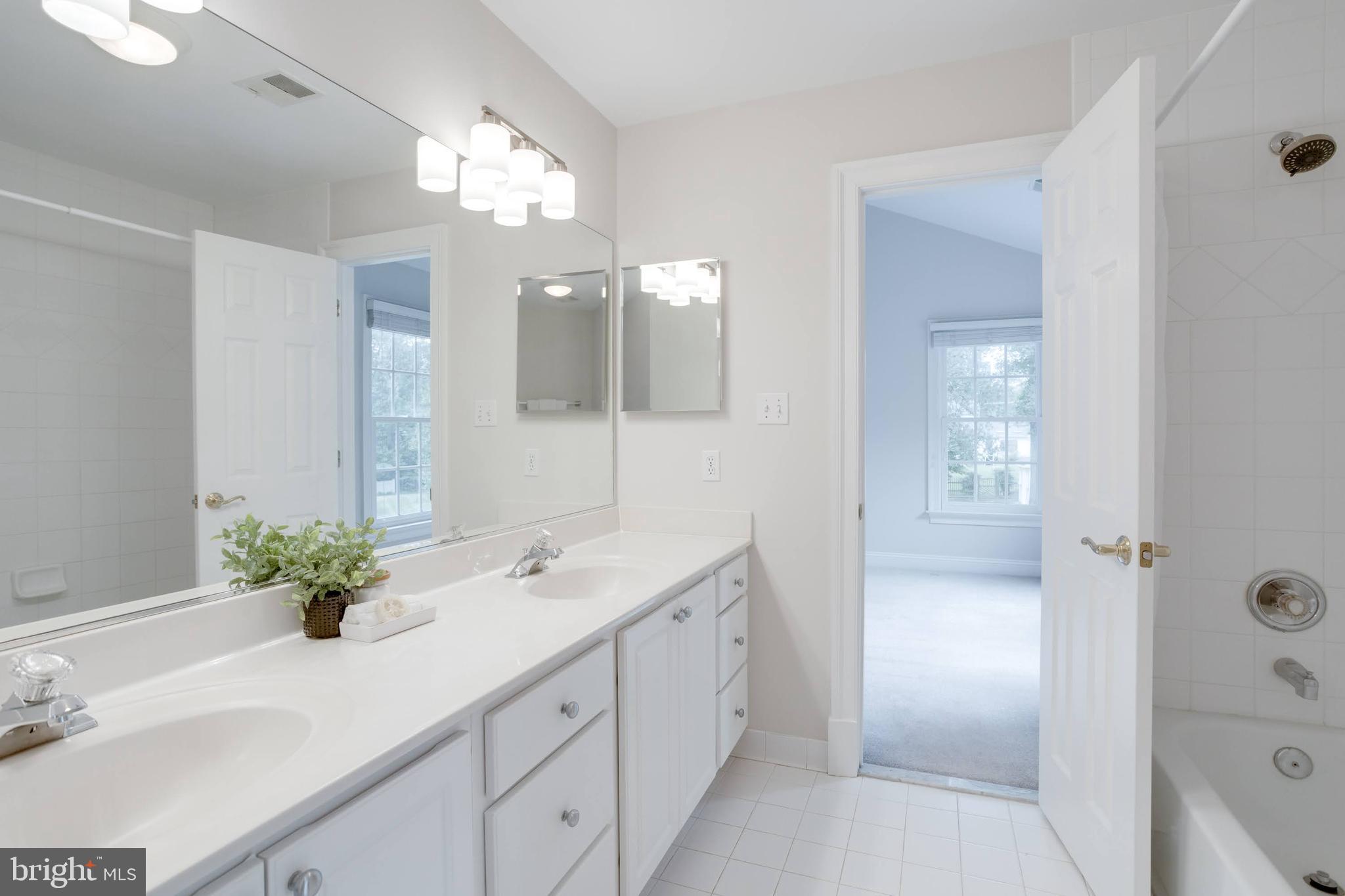 LEE FOREST - Residential