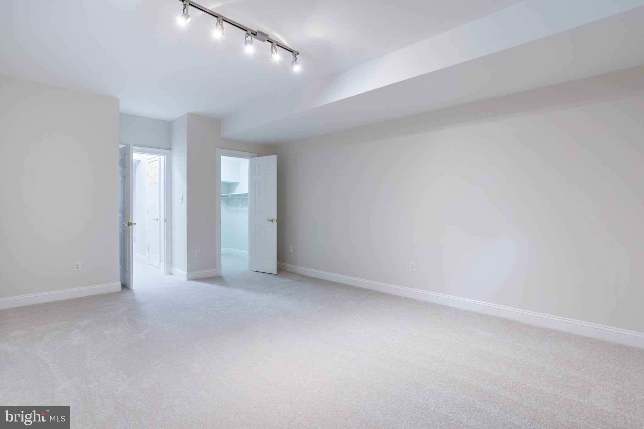 LEE FOREST - Residential