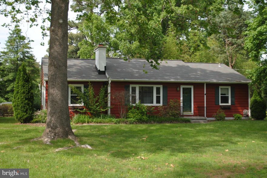 Lovely Rambler on a level private corner lot that shows like a dream.  Beautiful wood floors throughout, upgraded kitchen, screened in porch and backyard (great for pets and playtime) separate laundry room detached, over sized garage.  Close to the center of Saint Marys County.  5 minutes to PAX and 5 minutes to stores.  Great location.