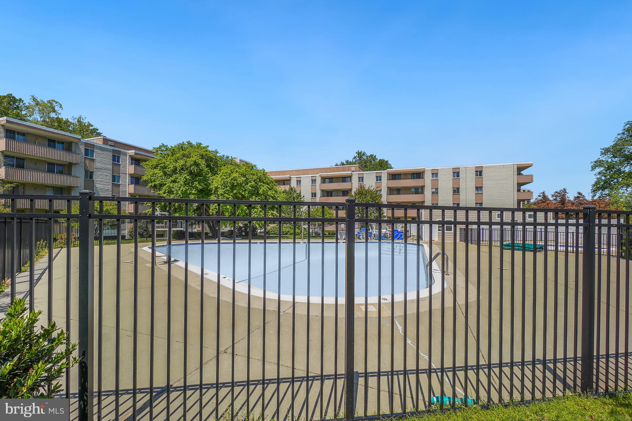 LAKESIDE TERRACE - Residential