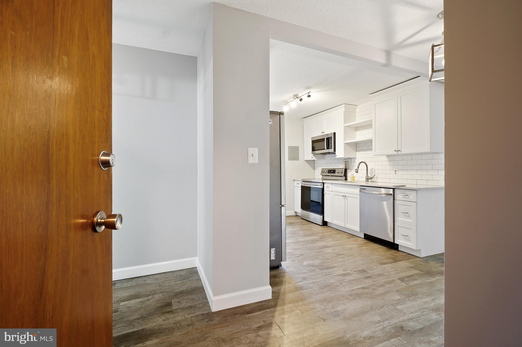 LAKESIDE TERRACE - Residential