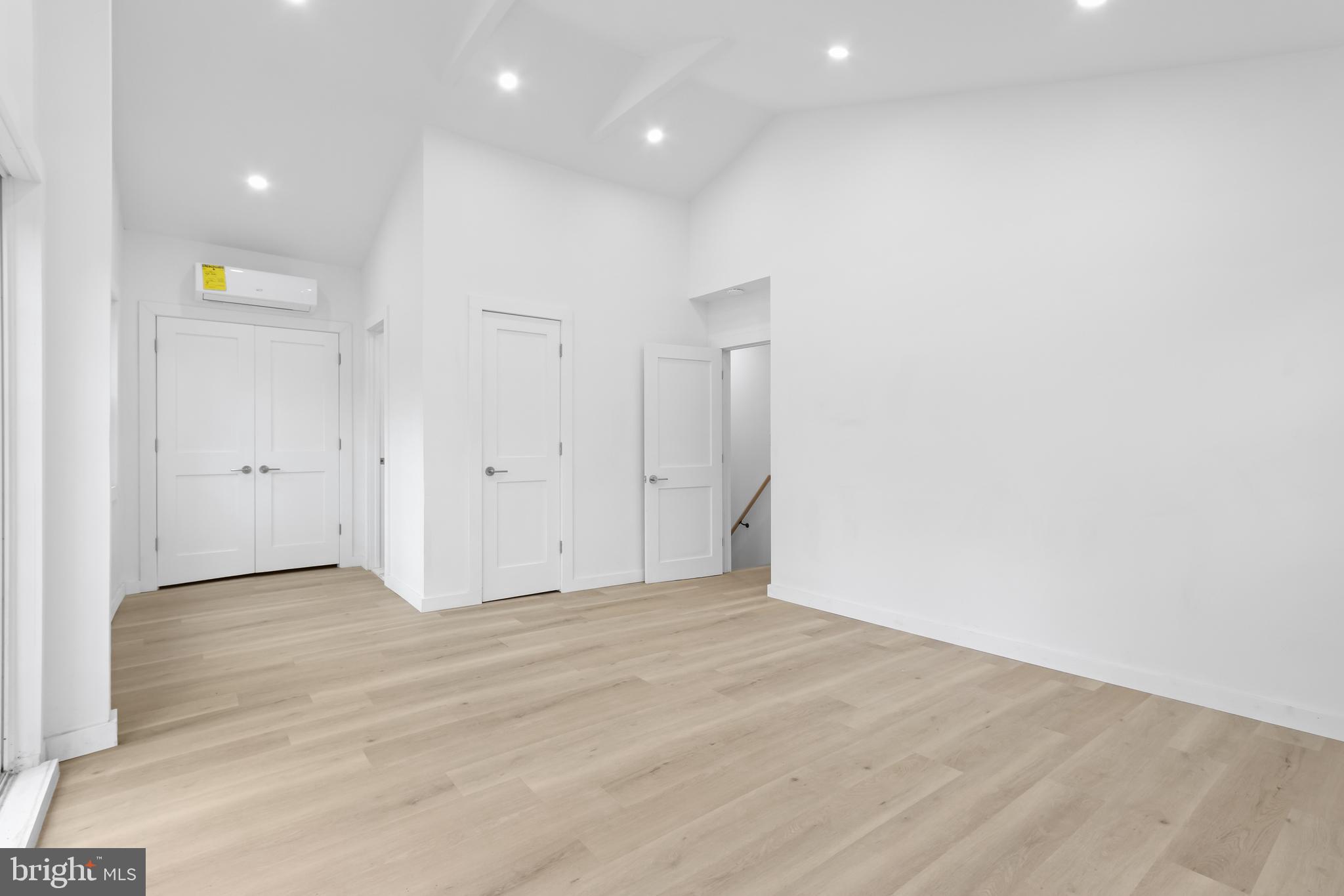 MUSHROOM FARMS - Residential