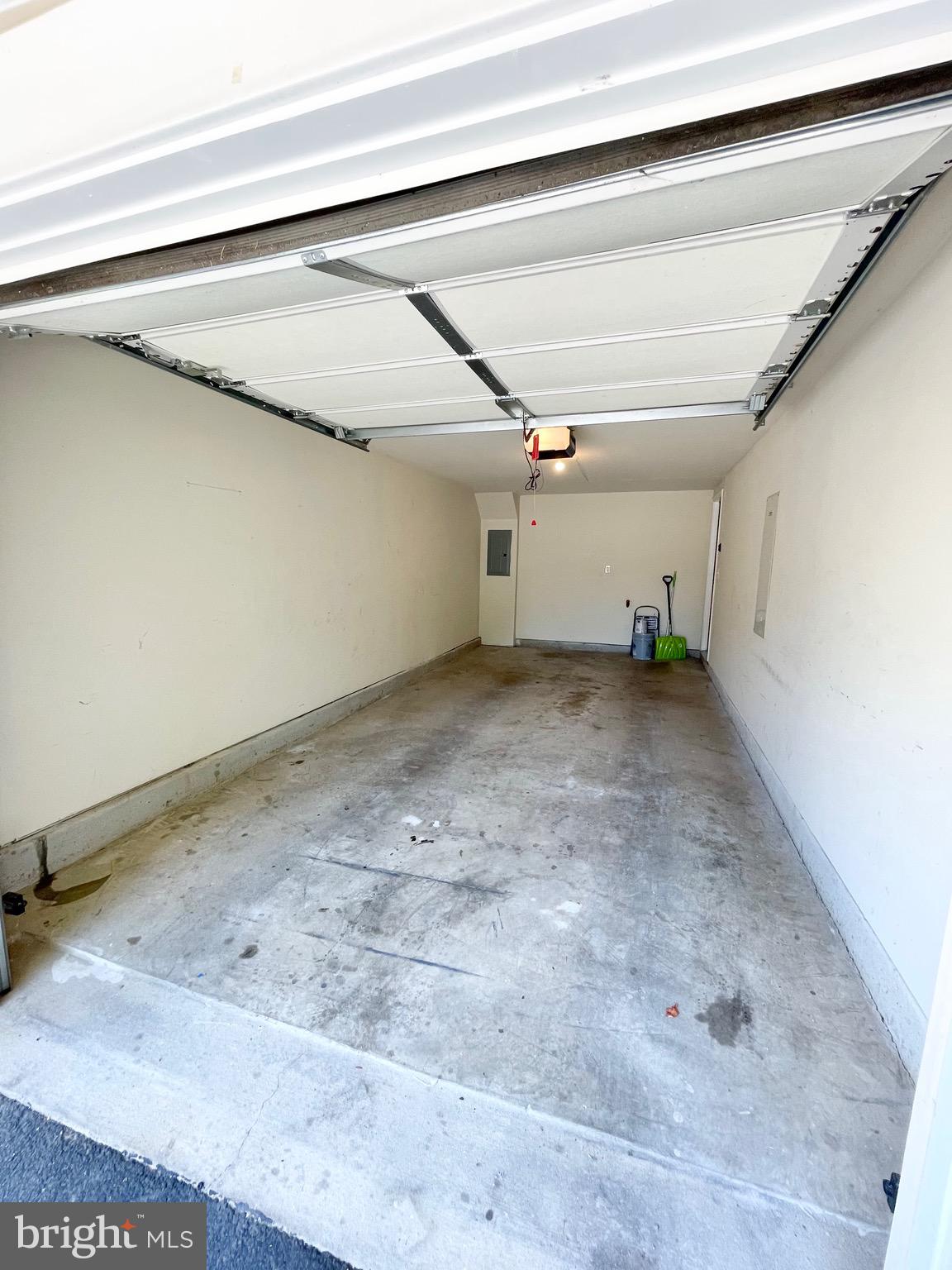 GROVETON WOODS - Residential Lease