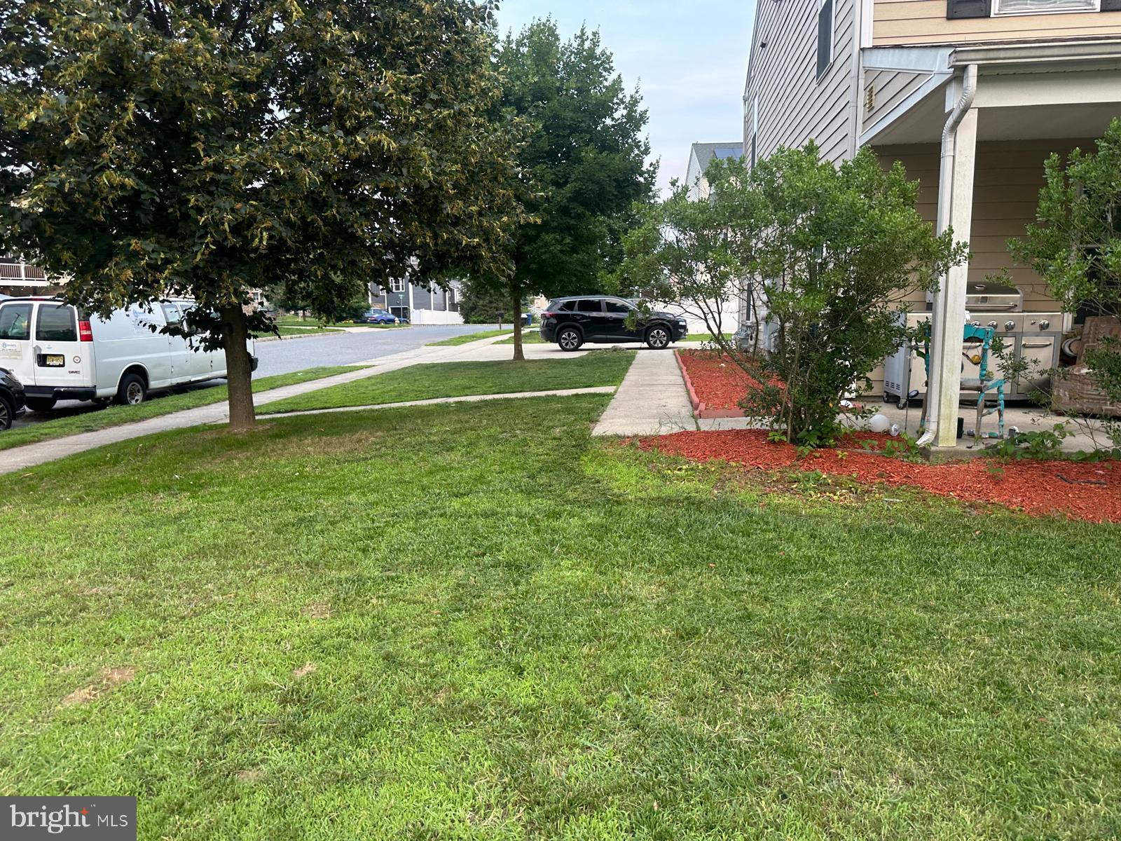 2201-2203-2005 BURLINGTON AVENUE