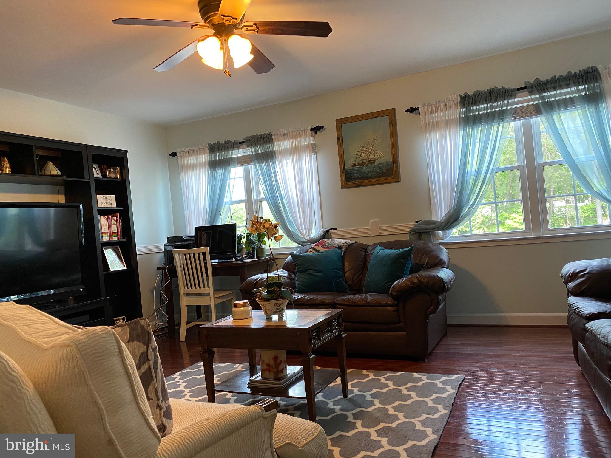 VILLAGE GATE - Residential