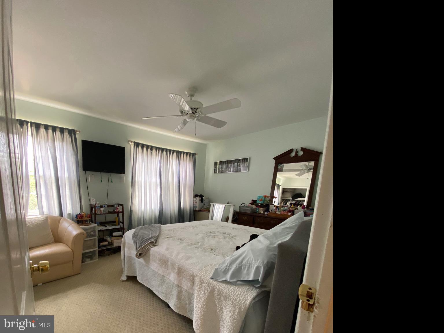 VILLAGE GATE - Residential