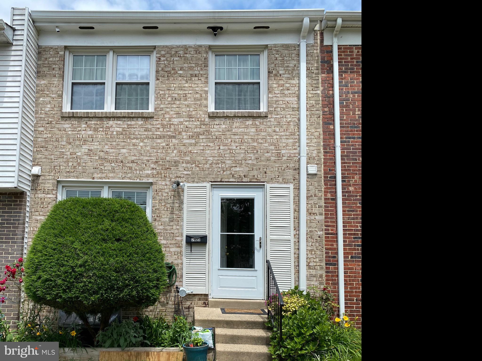 VILLAGE GATE - Residential