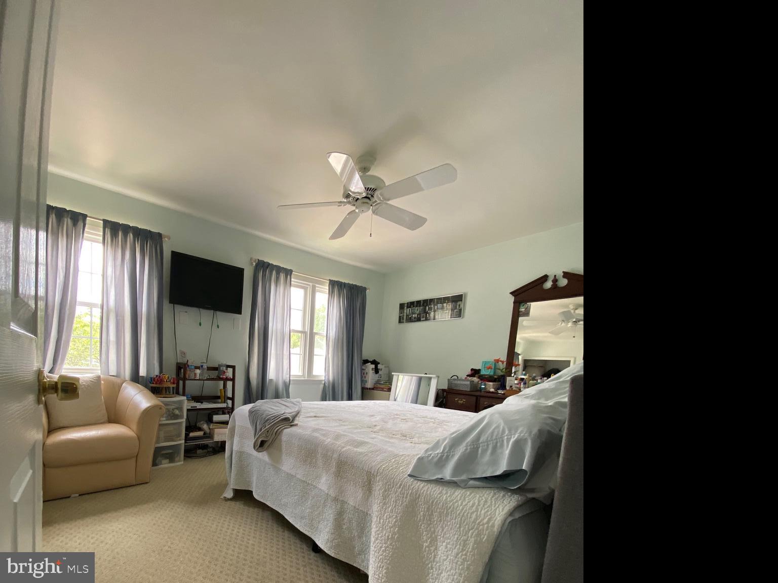 VILLAGE GATE - Residential