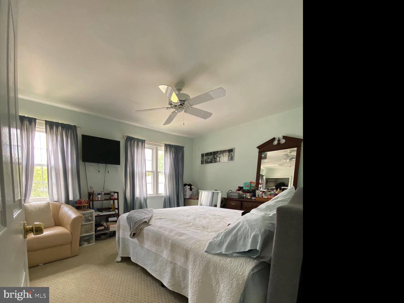 VILLAGE GATE - Residential