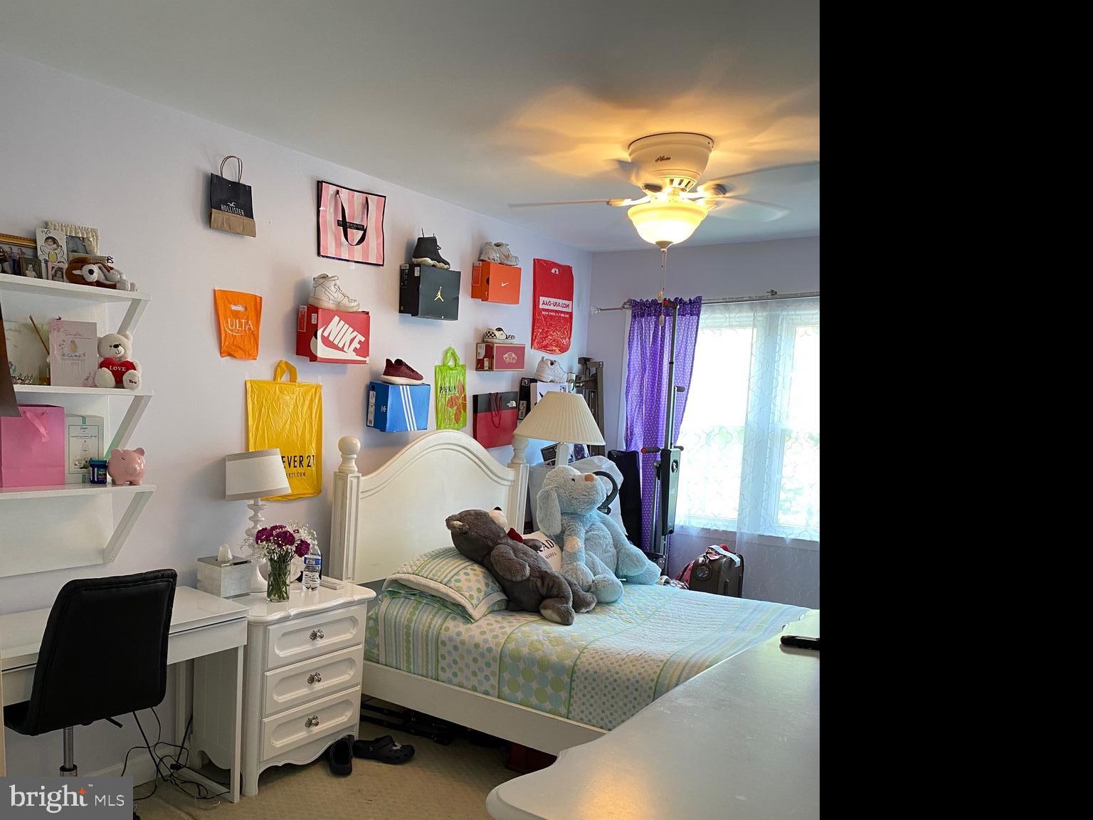 VILLAGE GATE - Residential