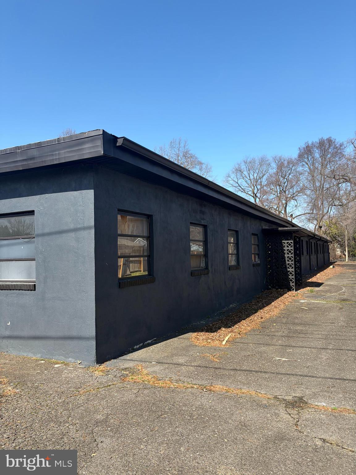 62 SUBURBAN BOULEVARD