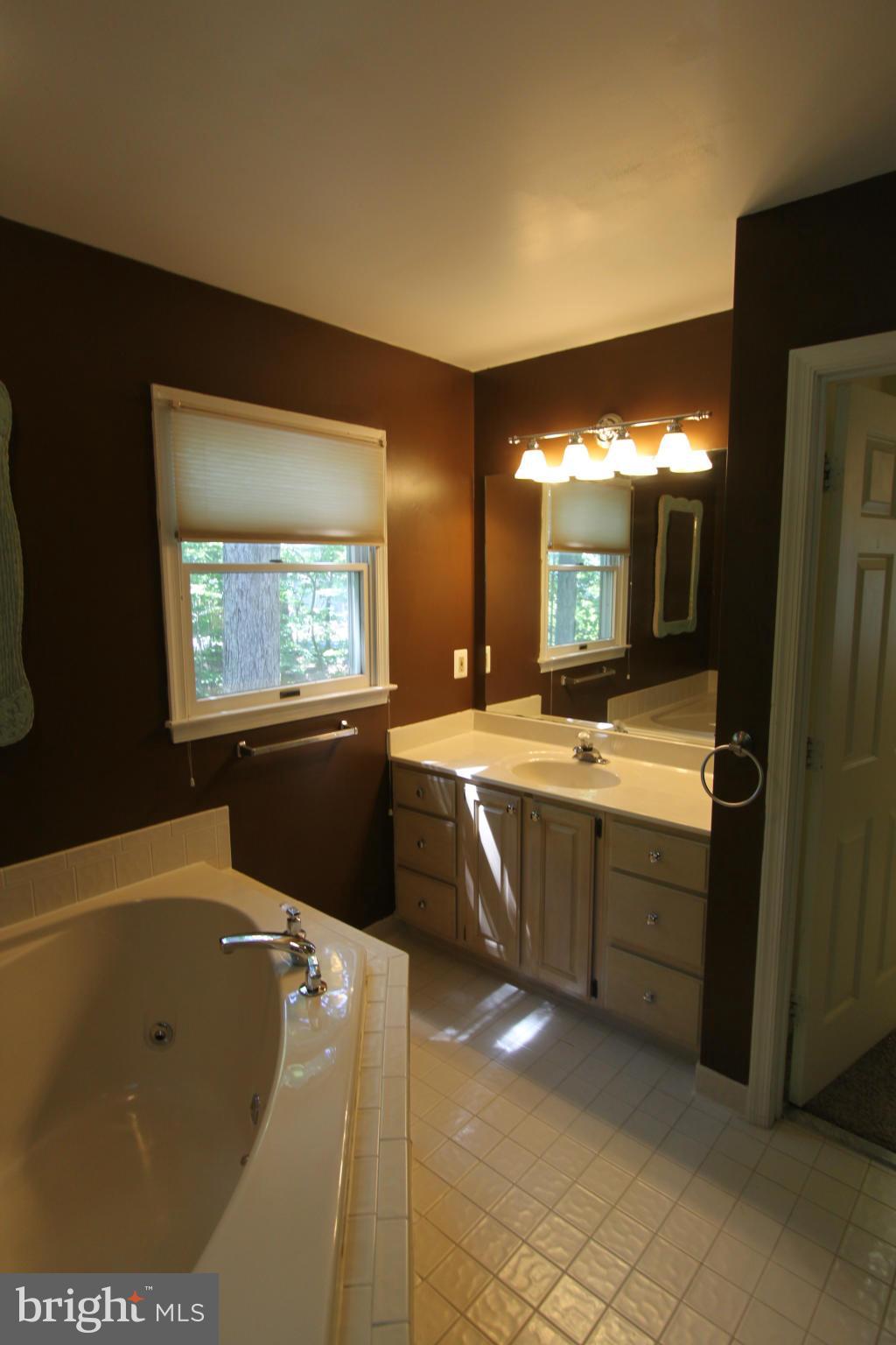 LAKE OF THE WOODS - Residential Lease