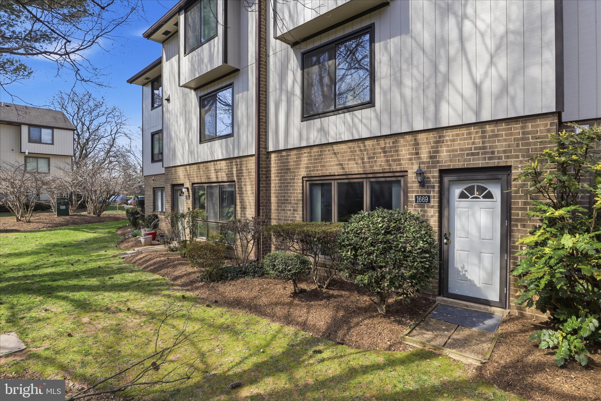 THE WESTERLIES - Residential