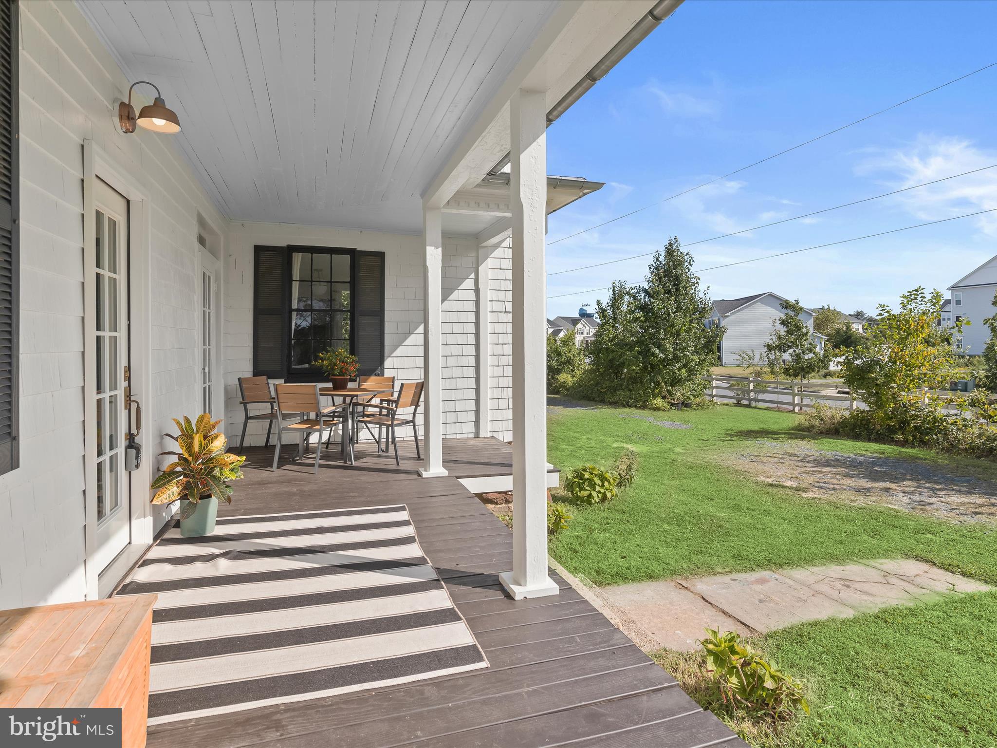 8221 MEADOWOOD DRIVE