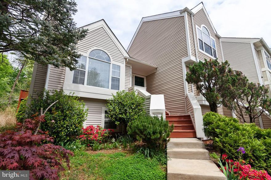 WOW, this is a truly MOVE-IN ready home!!! Gorgeous End Unit, 3-level townhome that backs to a serene and private tree-lined common area>Sun drenched, open floor plan>Numerous UPDATES + 3BR + 3 full baths>Spacious, living room w/Vaulted ceilings, cozy gas FP w/stone surround & bay window>Dining room w/walk-out to relaxing multi-tier deck>Nice kitchen w/GRANITE + SS Appliances + ample counter space>1st floor BR w/access to rear deck>Wood floors on top 2 levels>Upper level BR w/adjoining bath>Huge, fully finished lower level w/3rd BR + full bath>Perfect rec. room for entertaining w/2nd gas FP>Separate laundry/storage room>Desirable Westfield High school district>Near schools, restaurants, shopping + commuter routes>Make this your next home before someone else does !!!