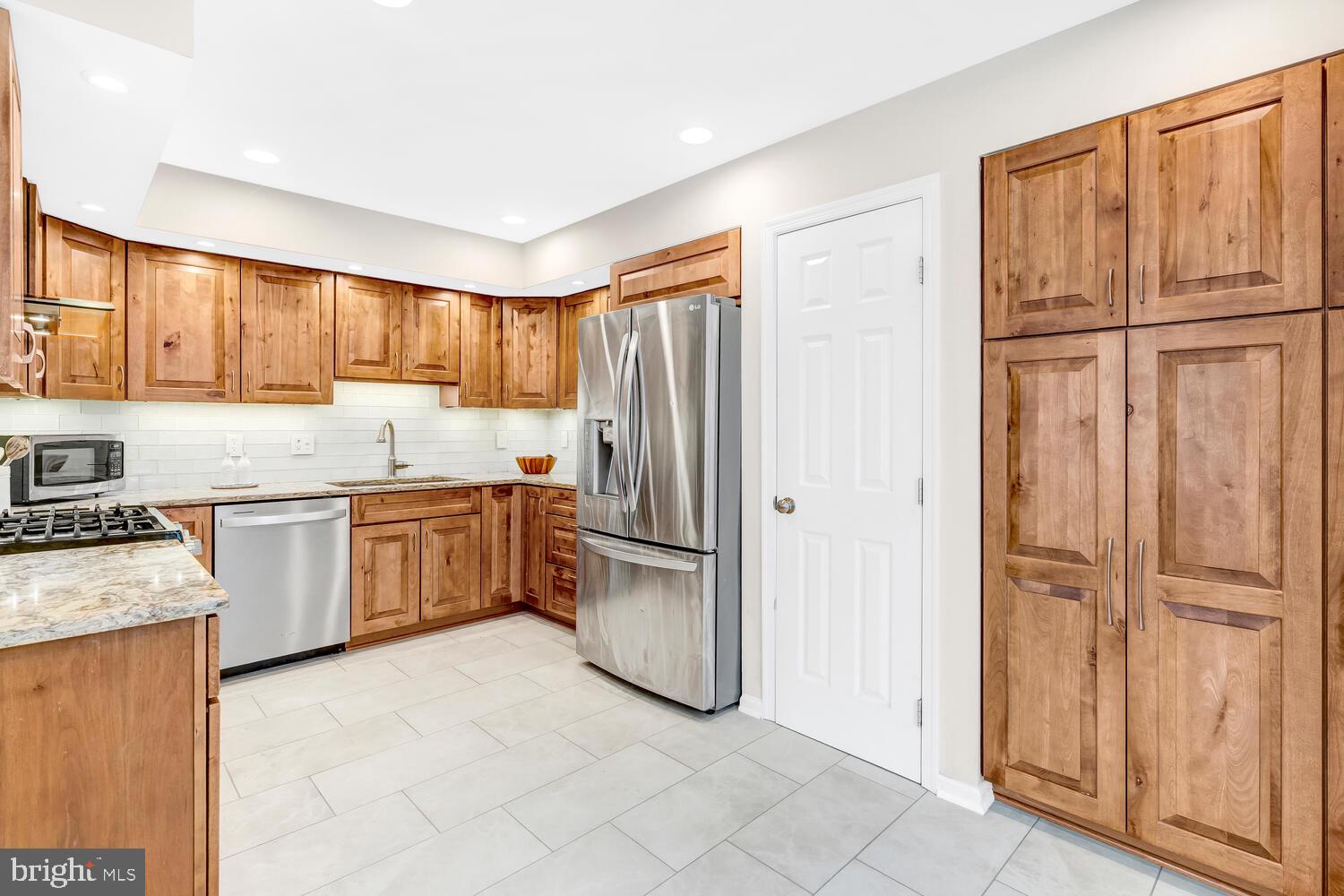 POTOMAC LAKES - Residential