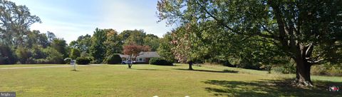 Photo of 900 Seneca Road, GREAT FALLS, VA 22066 (MLS # VAFX2308344)