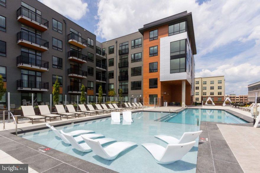 Motivated Sellers welcome you to pure luxury. This one bedroom one bath condo with secured gated garage parking has all the characteristics  of  fine living located at the National Harbor Resort.  This unit boast 9 ft. ceilings, gourmet kitchen with all the bells and whistles, balcony,  walk in closet, in-unit stackable washer and dryer, and hardwood flooring.  This swimming pool facing condo won't last long as it is priced to sell.   The Haven amenities include a  state of the art fitness center, yoga studio, furnished lounge space with billiards, cyber café, out door courtyards, swimming pool with grilling area, pet spa, bike storage, mail center, walking distance to dining, entertainment and the Potomac River.  Situated minutes from the beltway.