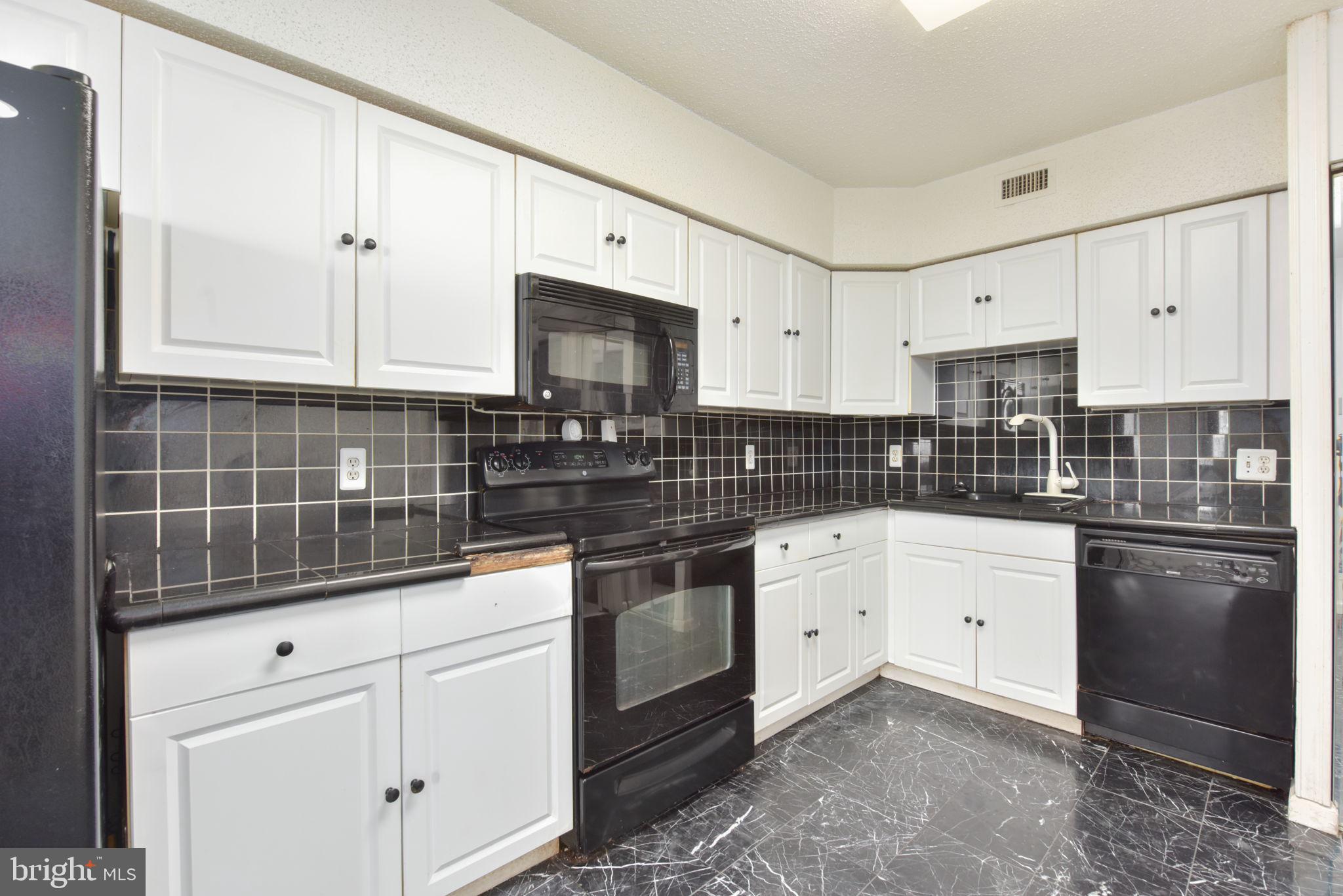 SKYLINE SQUARE CONDO - Residential