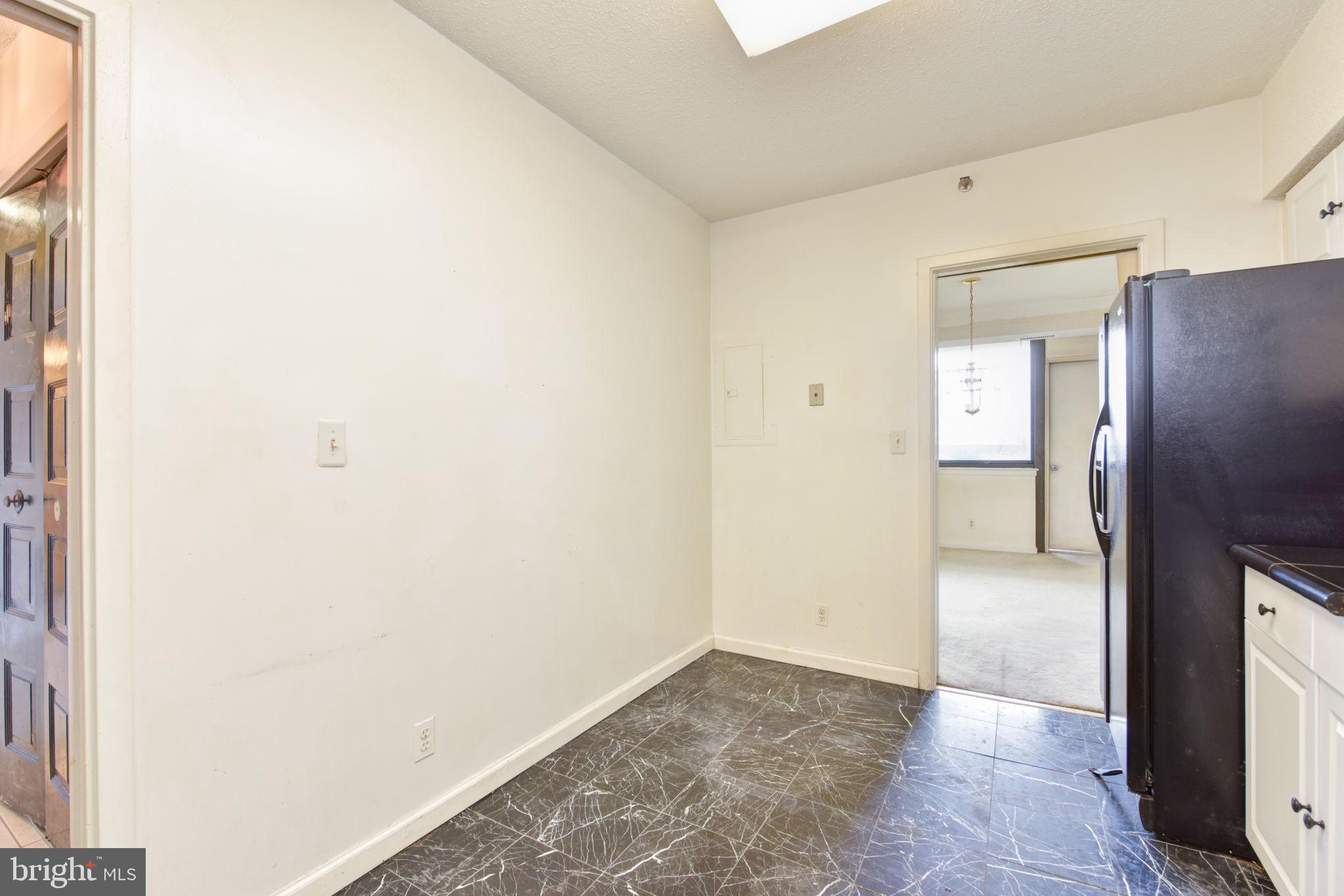 SKYLINE SQUARE CONDO - Residential