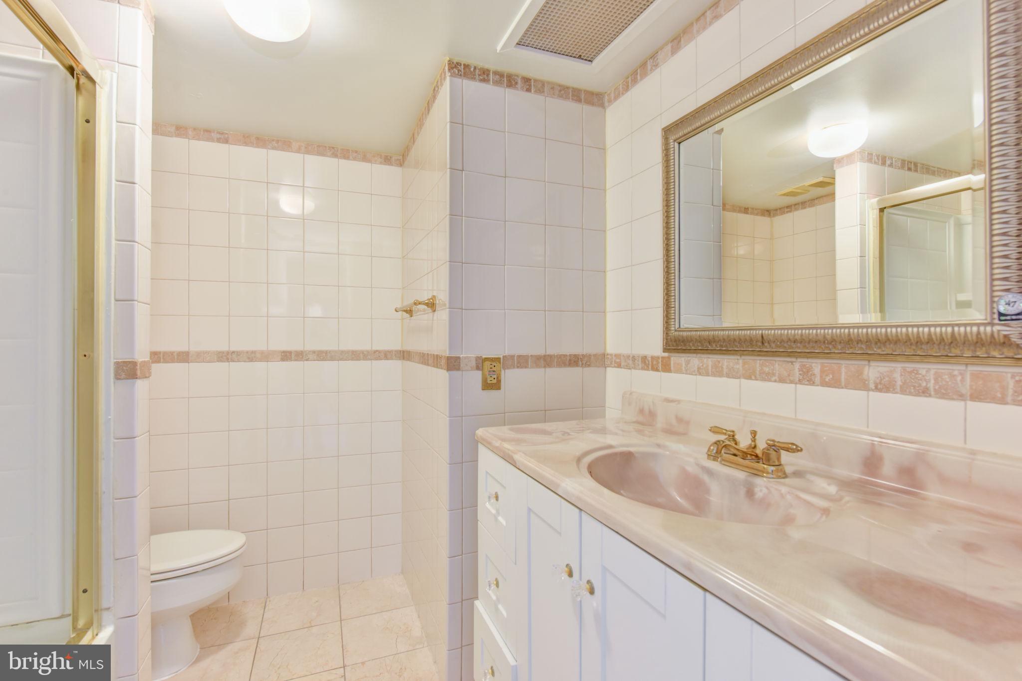 SKYLINE SQUARE CONDO - Residential