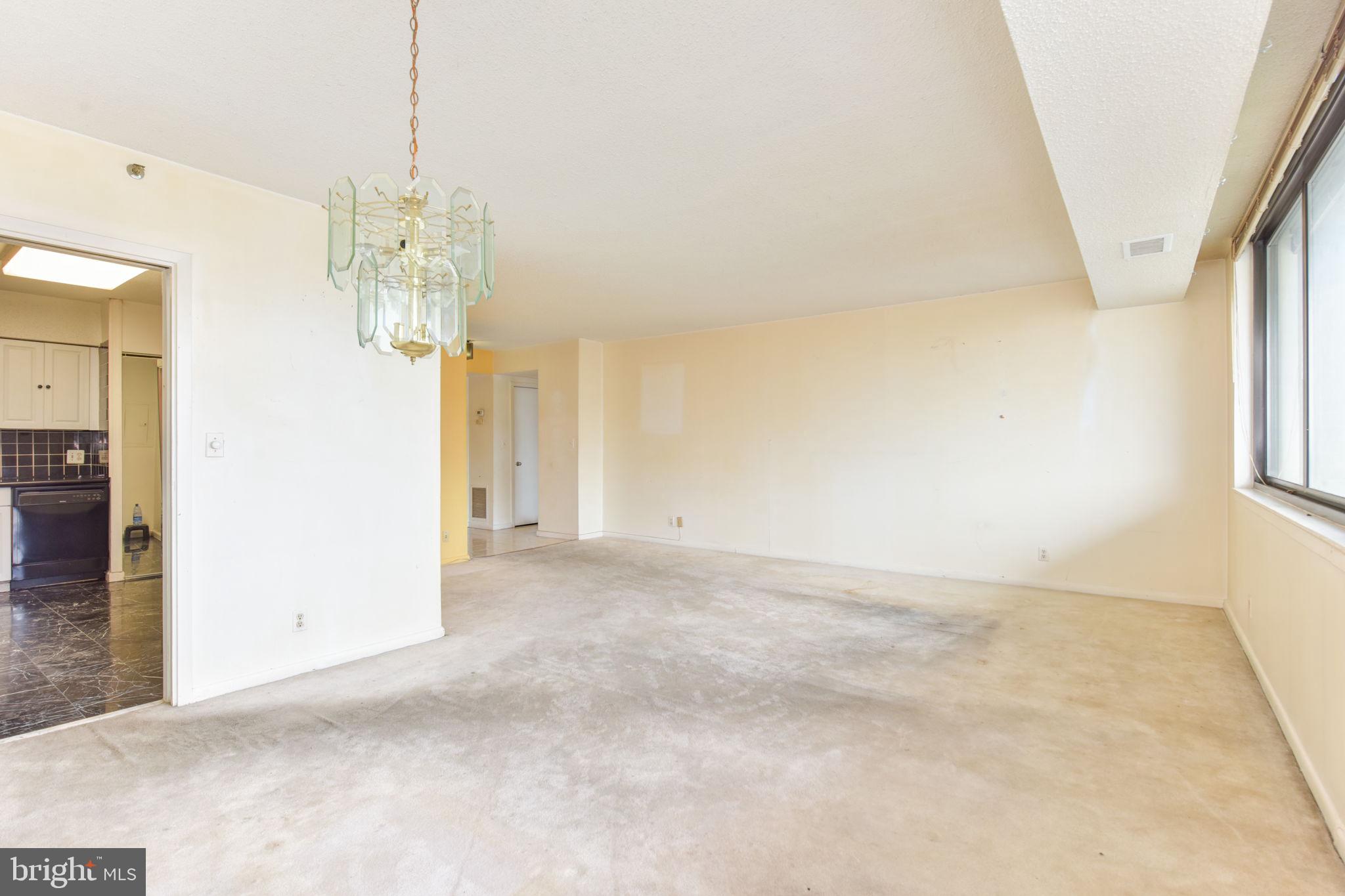 SKYLINE SQUARE CONDO - Residential