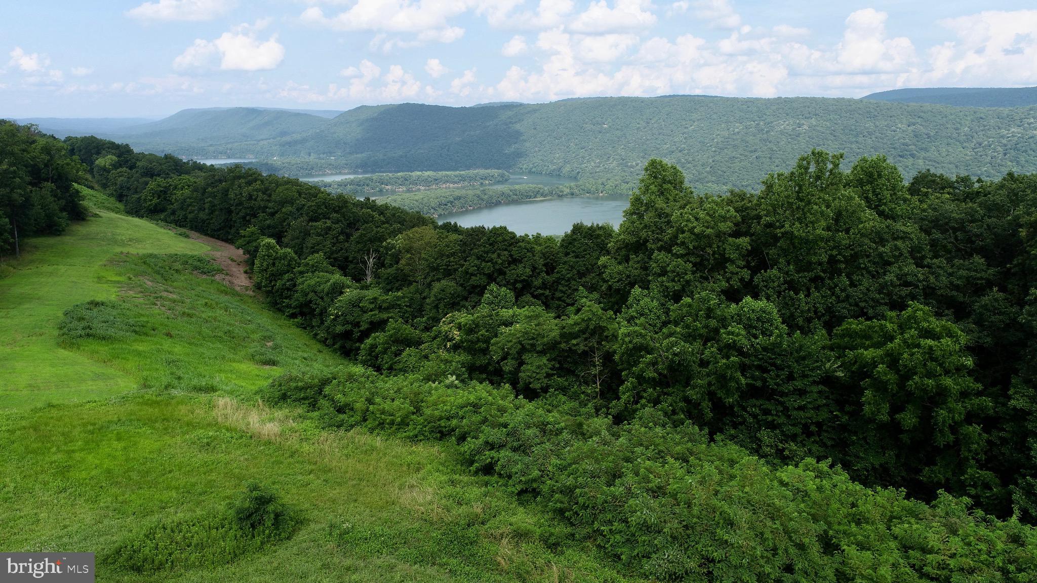 EAGLE'S ROOST - Residential