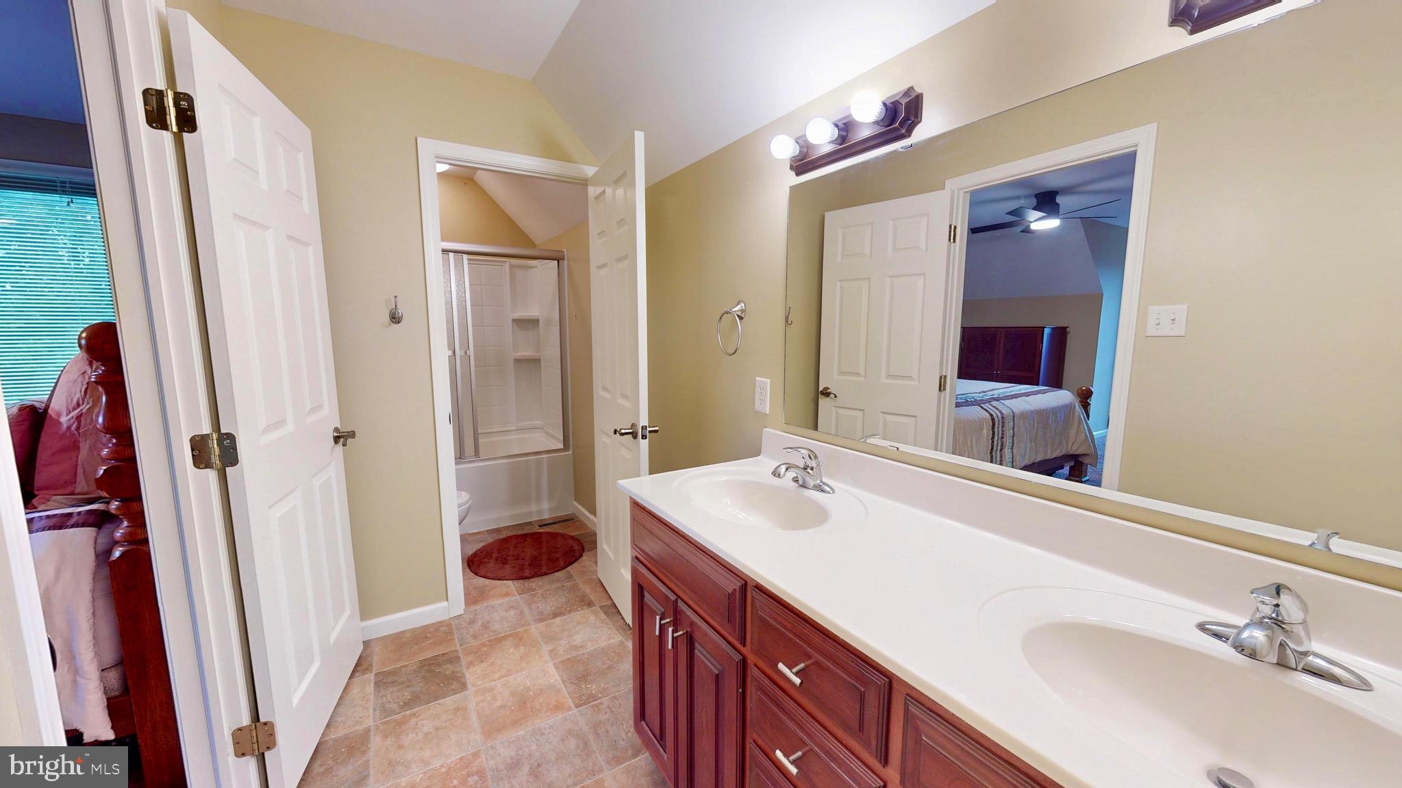 EAGLE'S ROOST - Residential