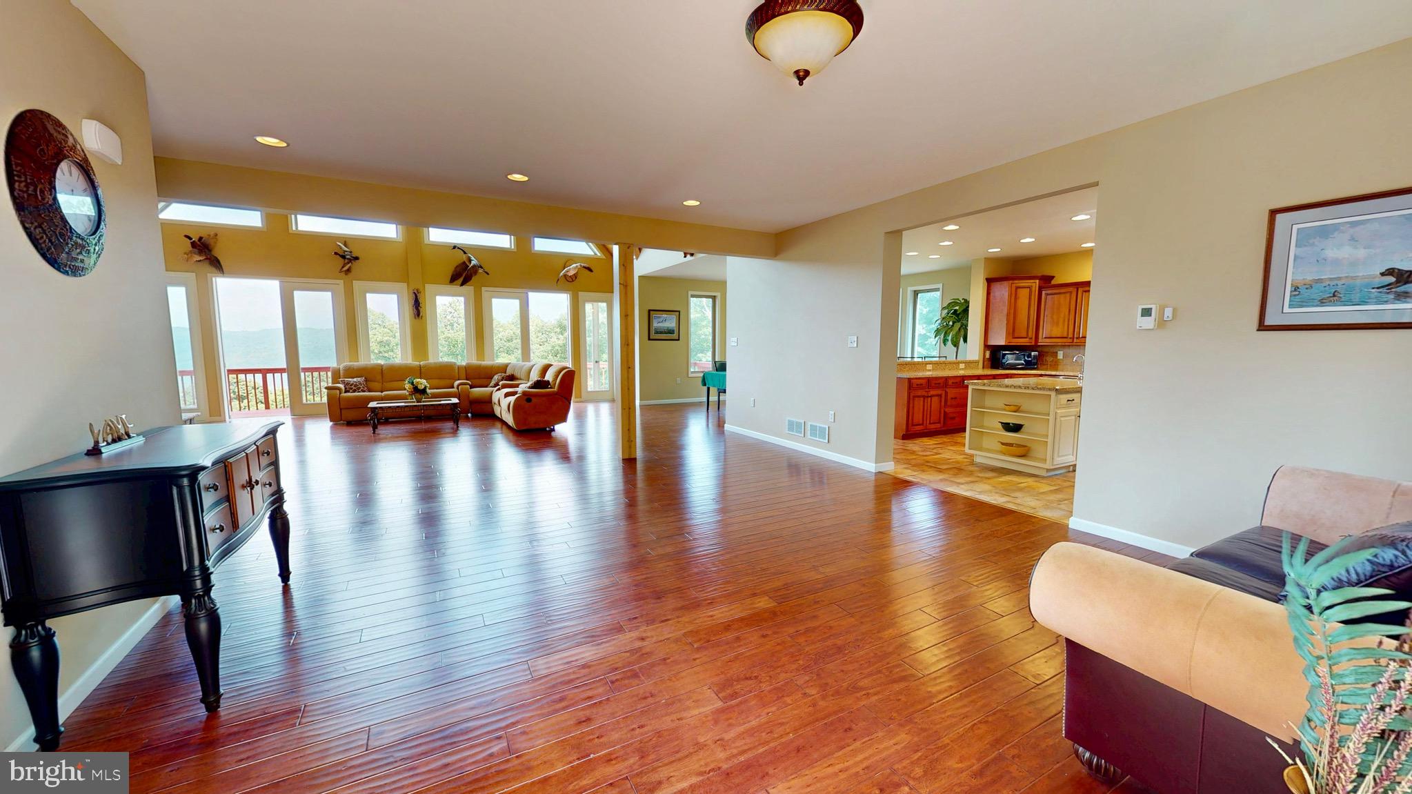 EAGLE'S ROOST - Residential