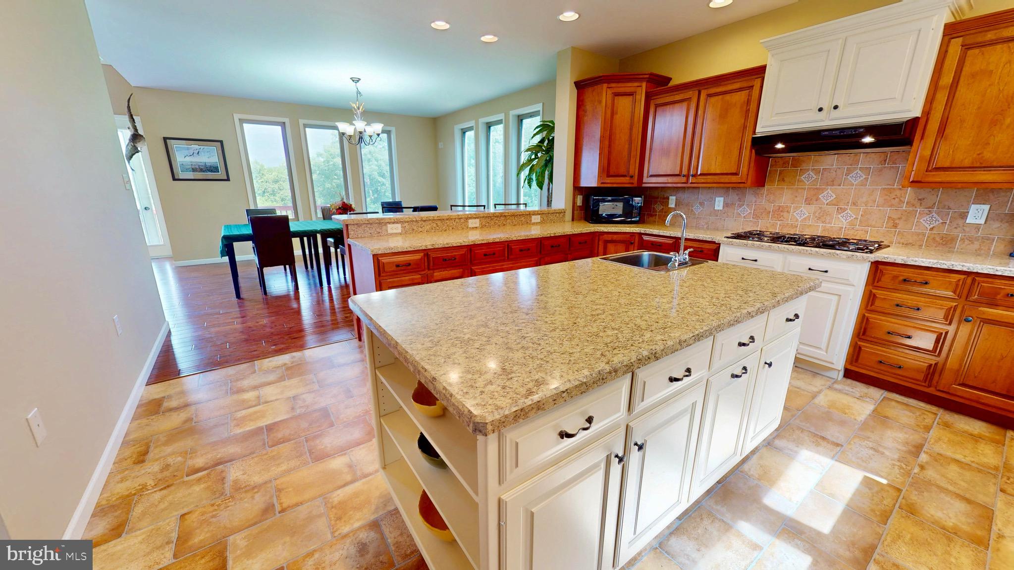 EAGLE'S ROOST - Residential