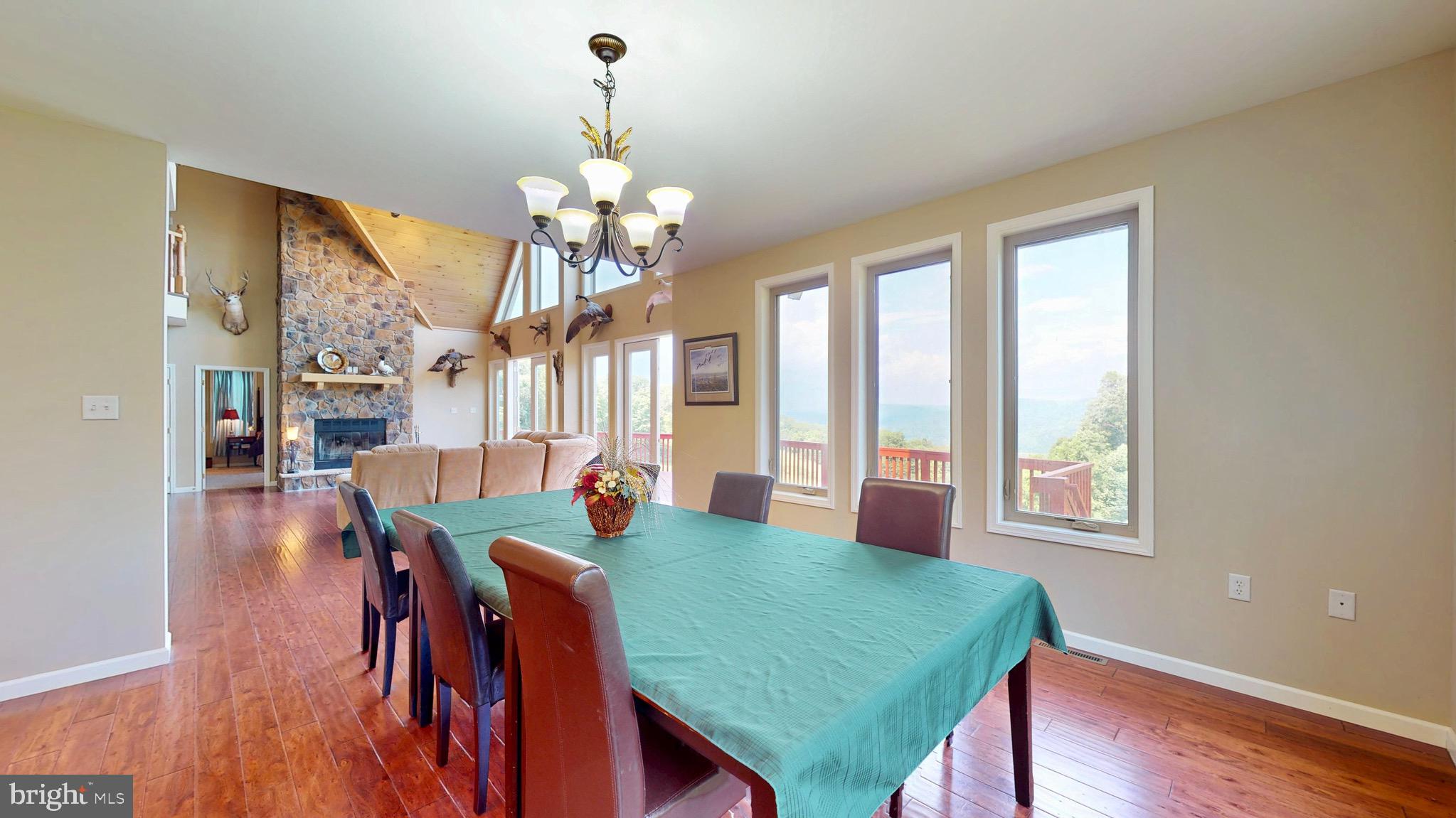 EAGLE'S ROOST - Residential