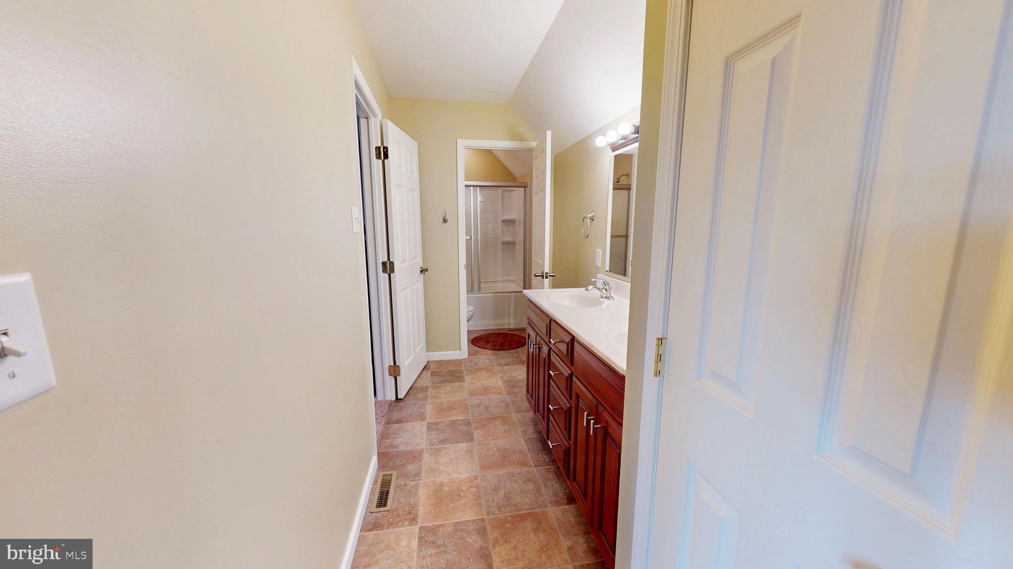 EAGLE'S ROOST - Residential