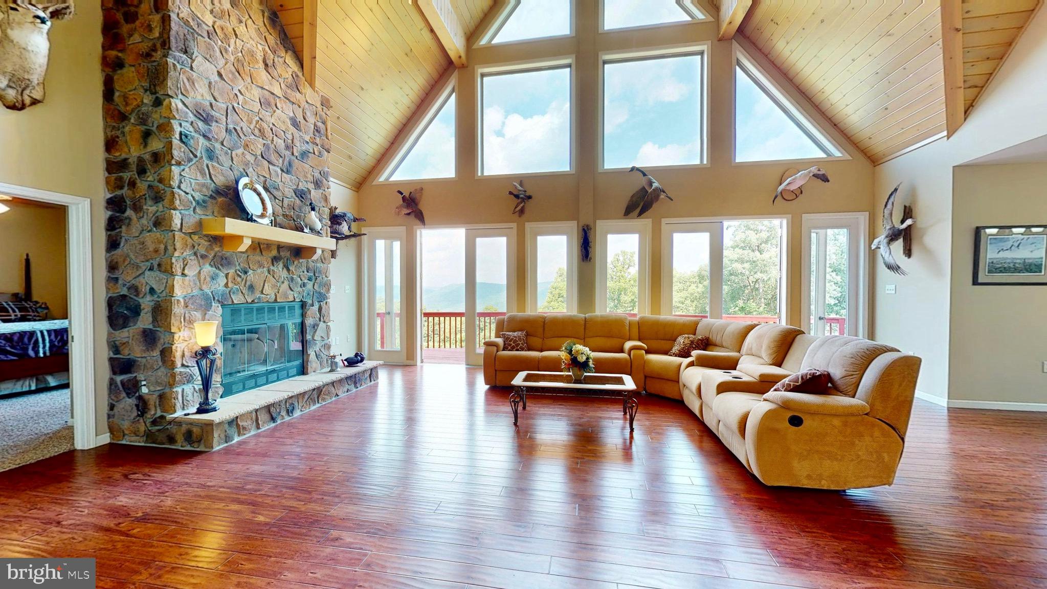 EAGLE'S ROOST - Residential