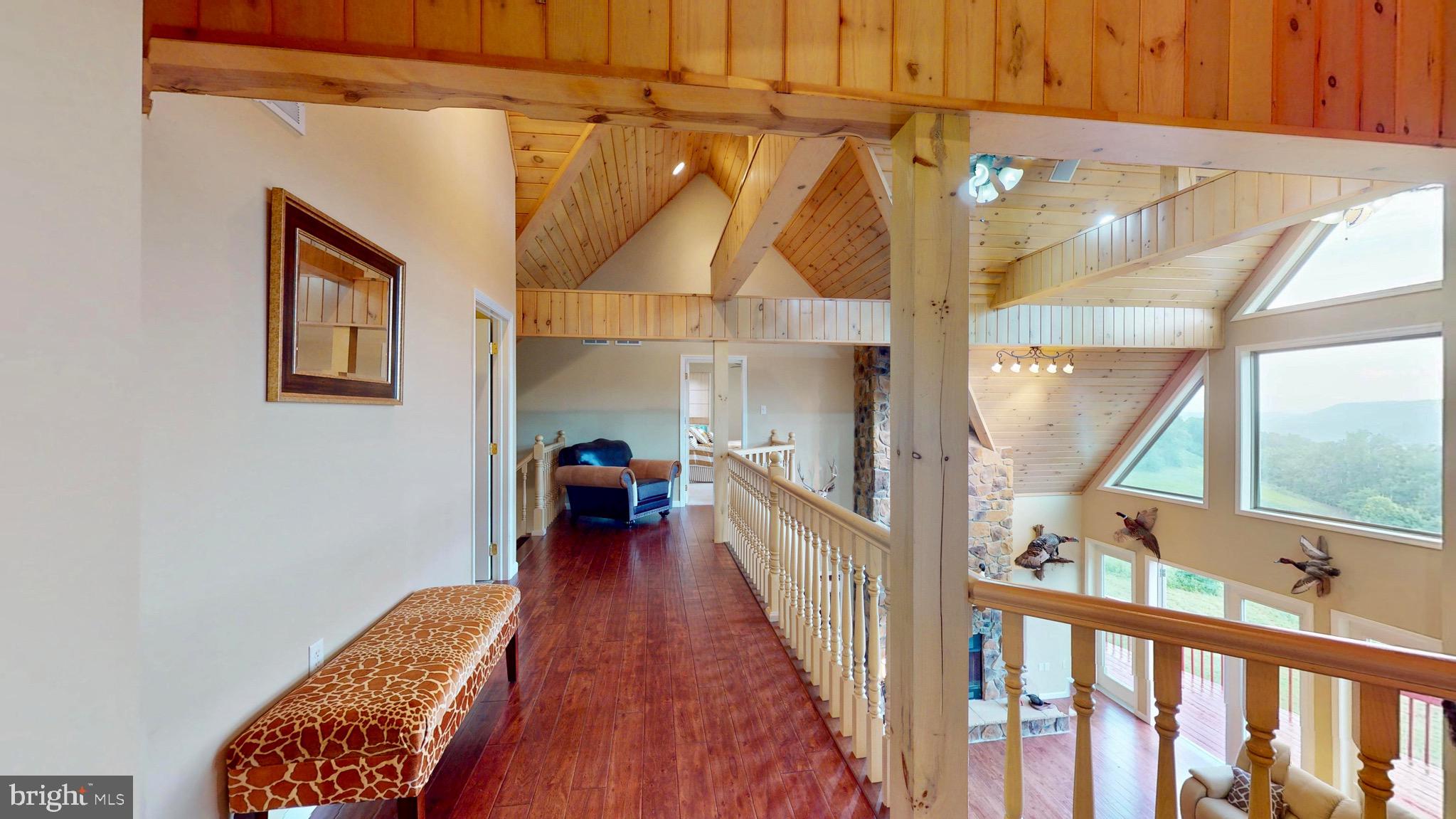 EAGLE'S ROOST - Residential