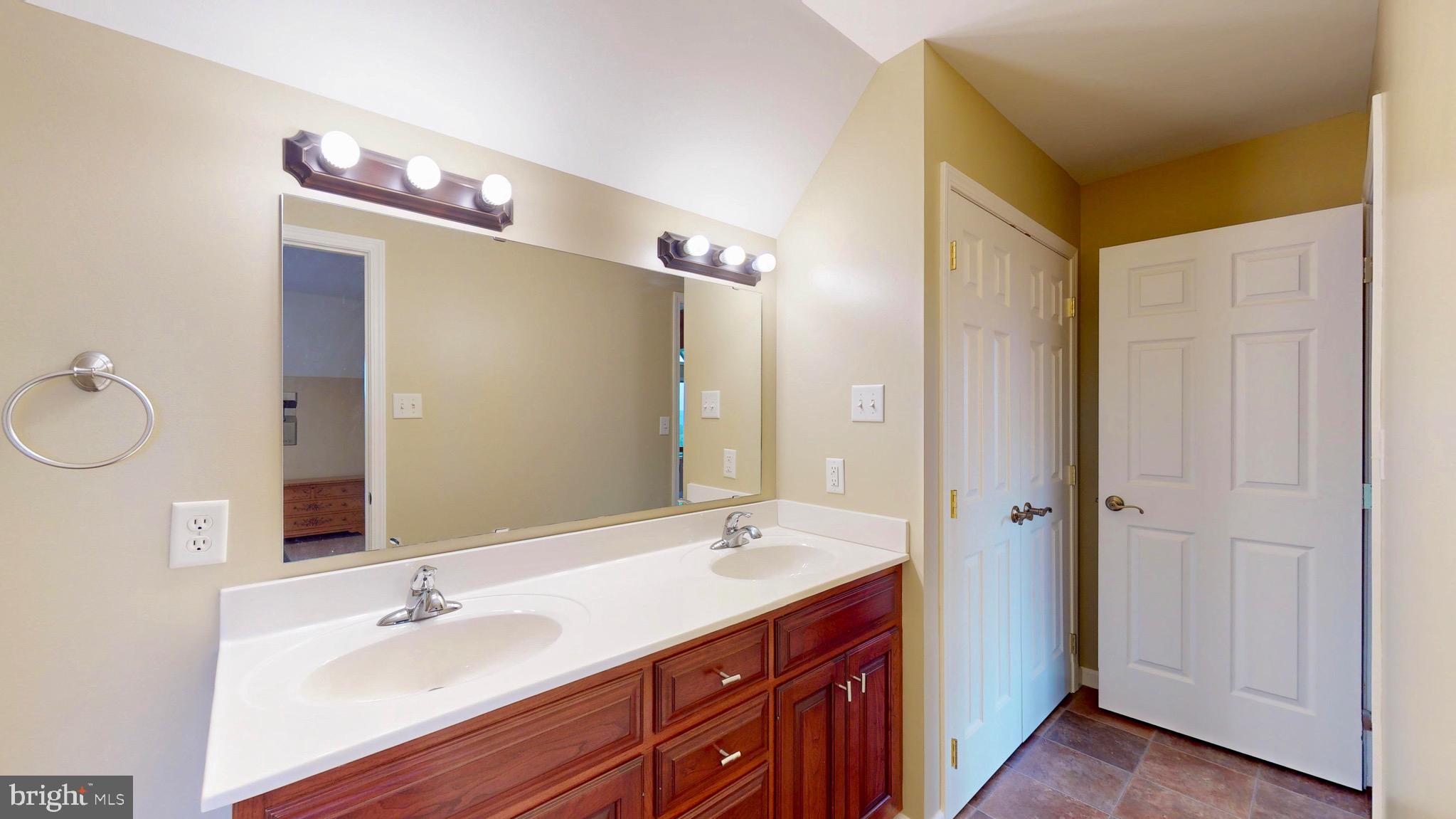 EAGLE'S ROOST - Residential