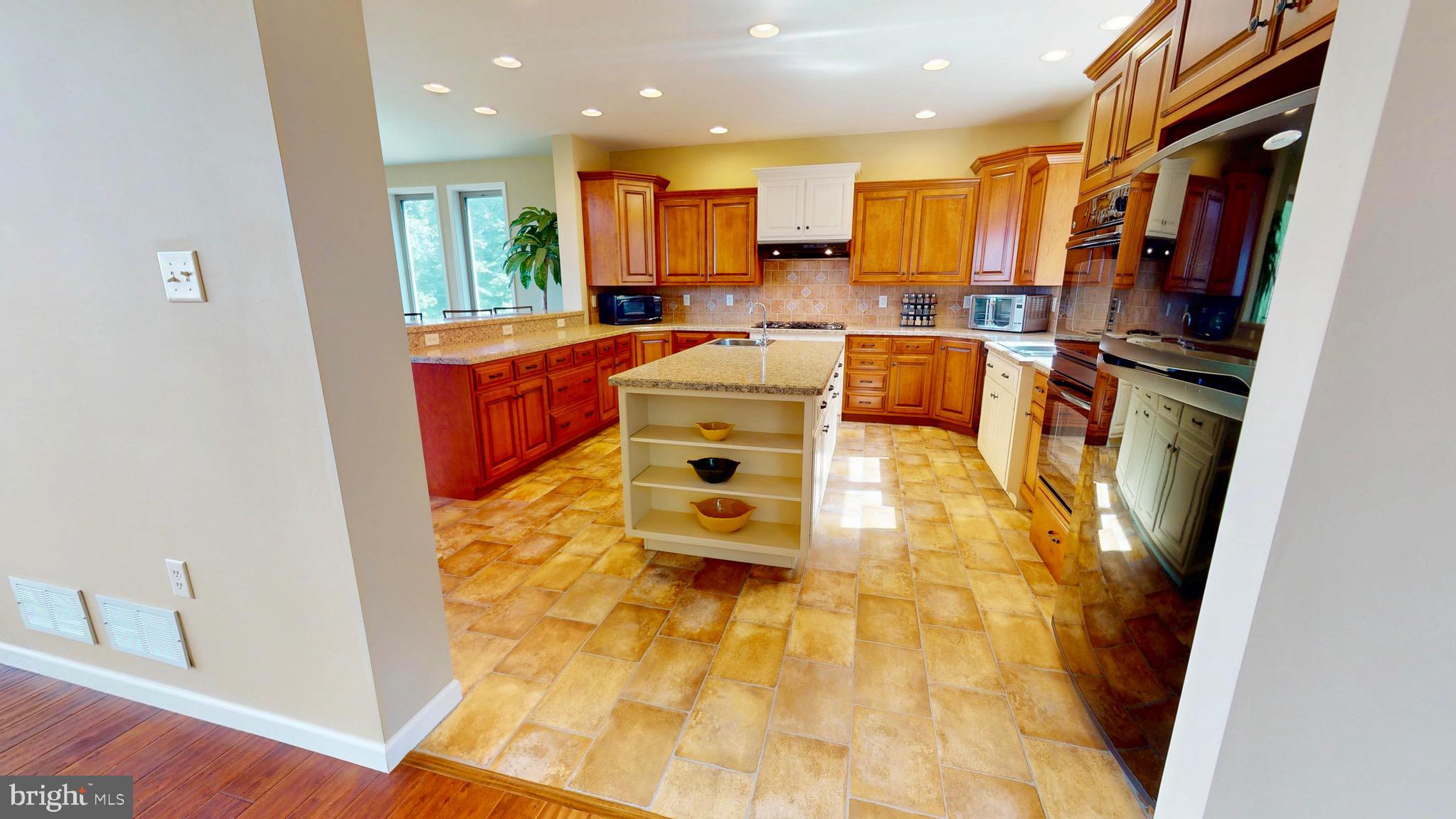 EAGLE'S ROOST - Residential