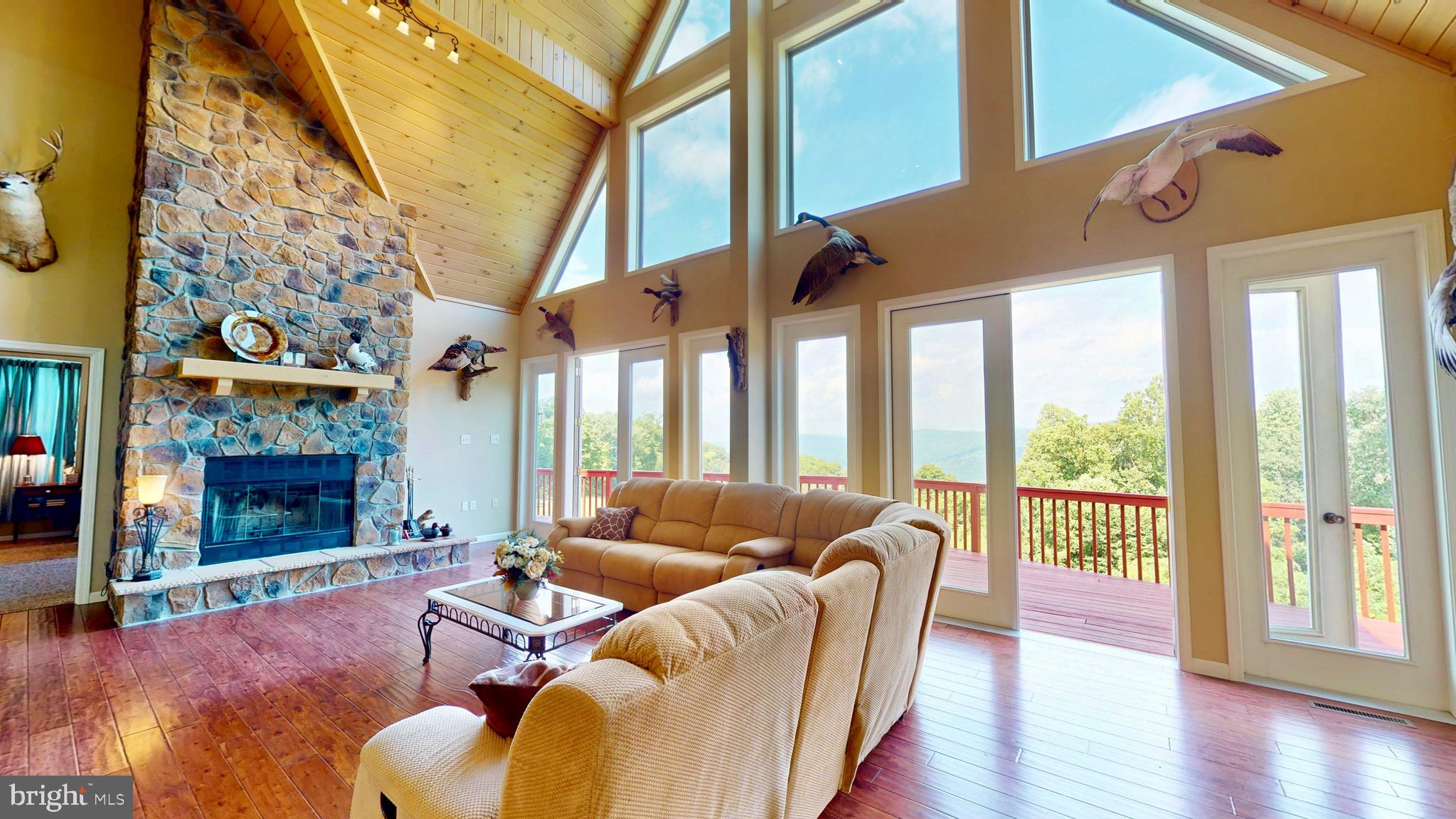 EAGLE'S ROOST - Residential