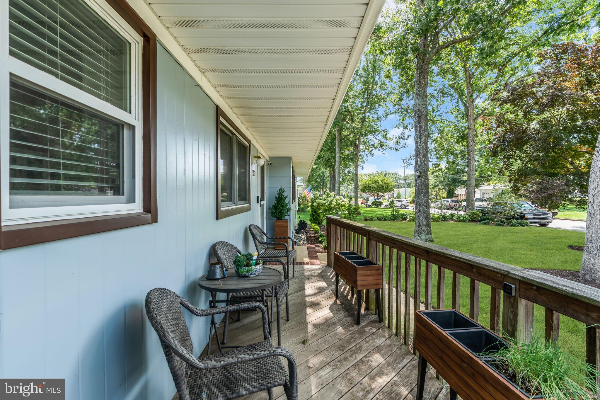 561 OAKHOLLOW LANE