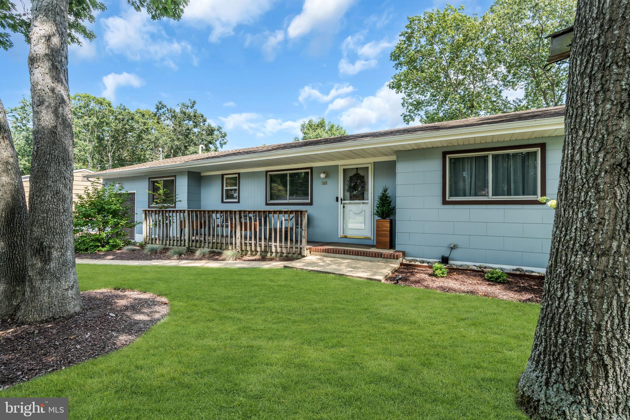 561 OAKHOLLOW LANE