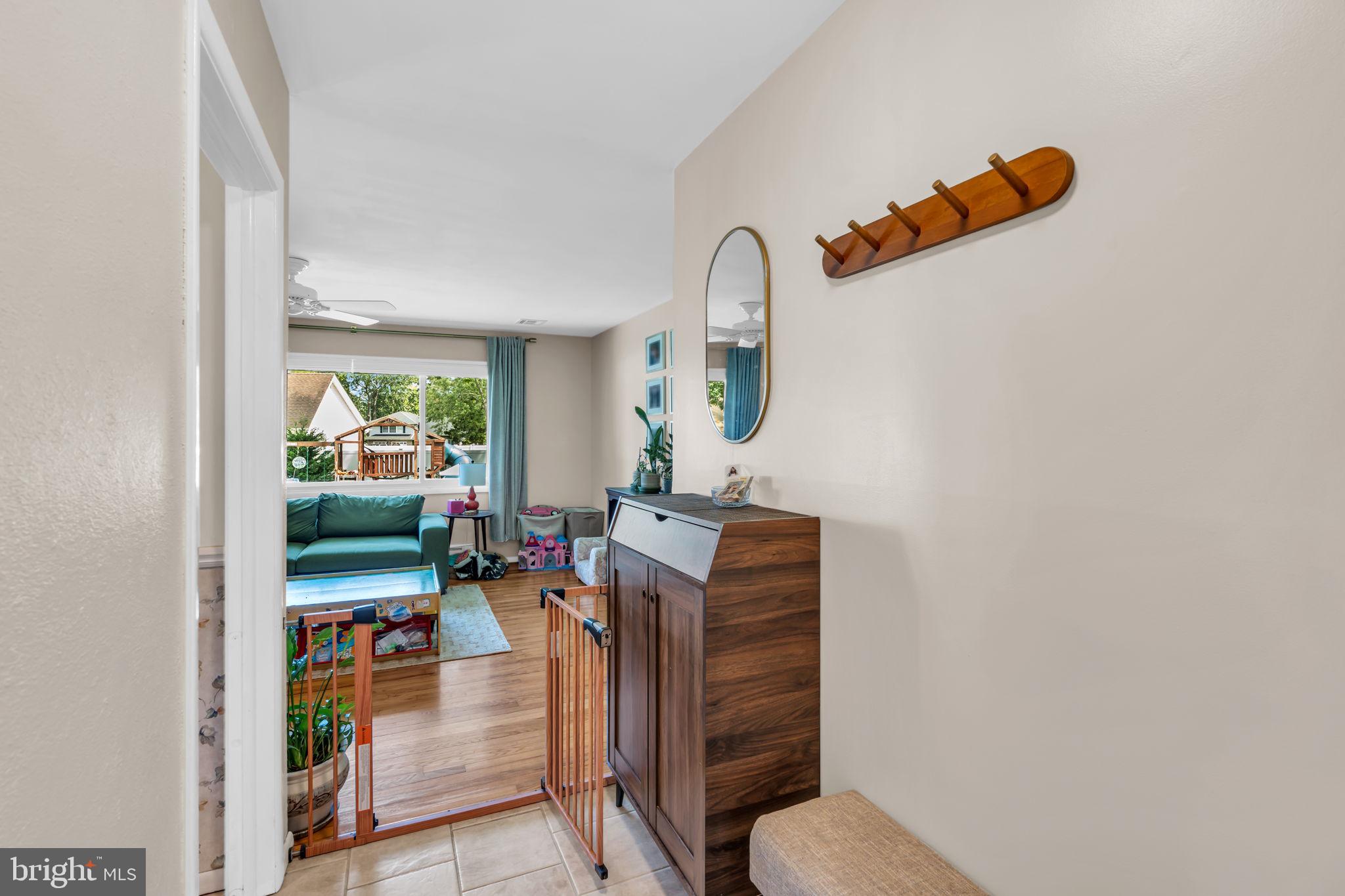 561 OAKHOLLOW LANE