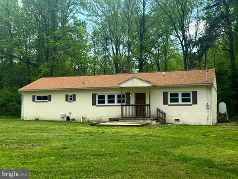 558 Shorewood Drive, Colonial Beach, VA MLS: VAWE2008726