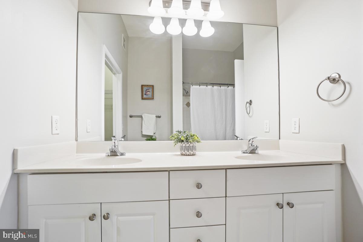 COLONNADE AT KENTLANDS - Residential