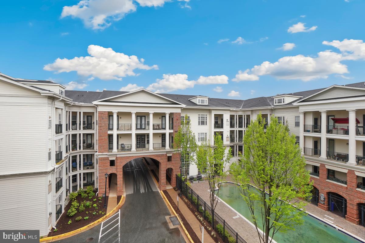 COLONNADE AT KENTLANDS - Residential