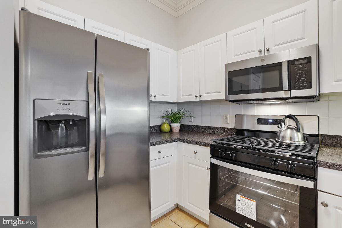 COLONNADE AT KENTLANDS - Residential