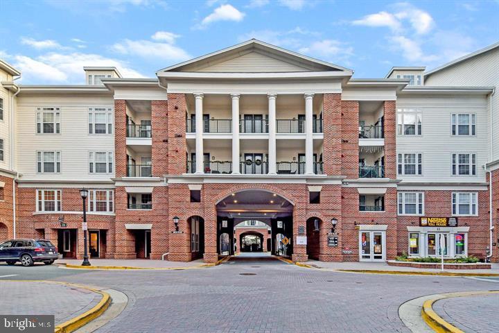 COLONNADE AT KENTLANDS - Residential