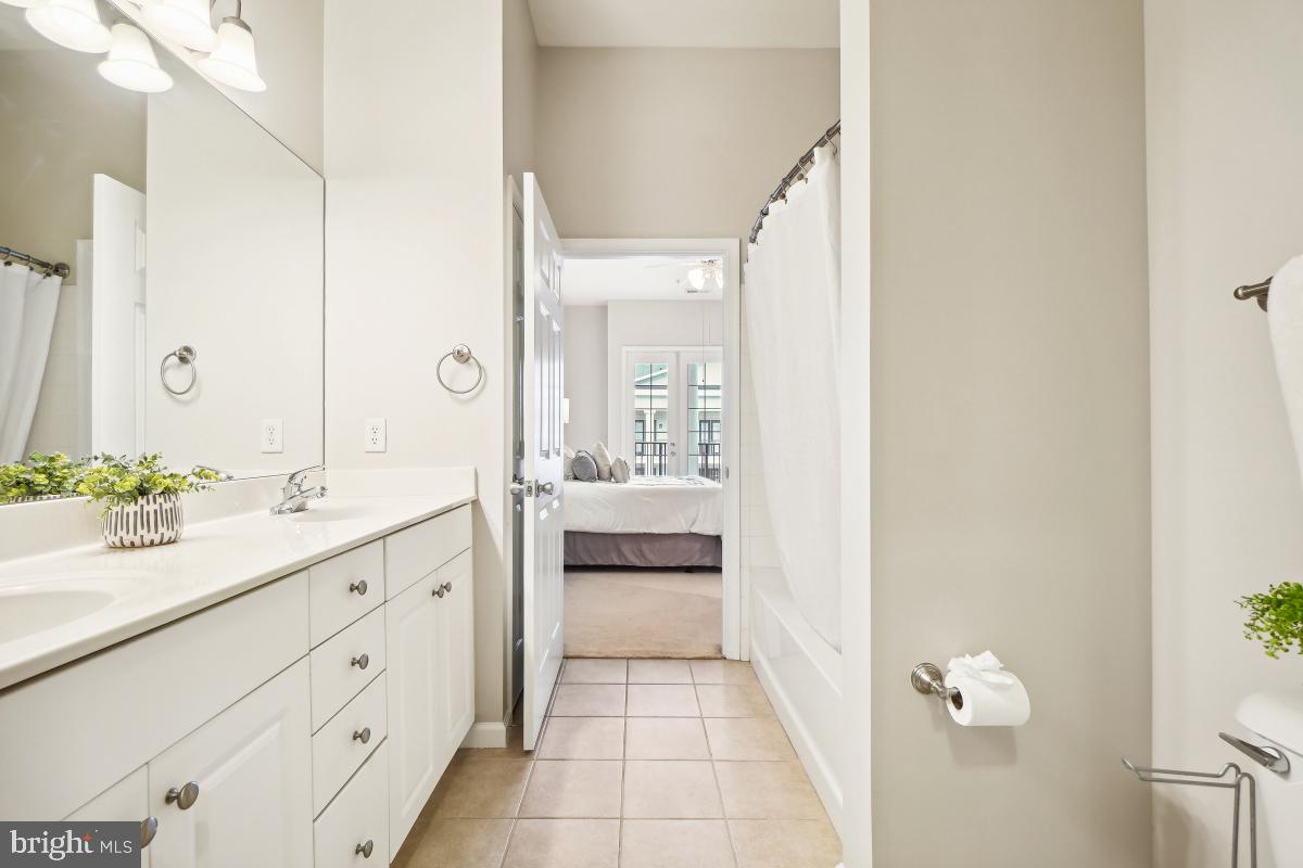 COLONNADE AT KENTLANDS - Residential