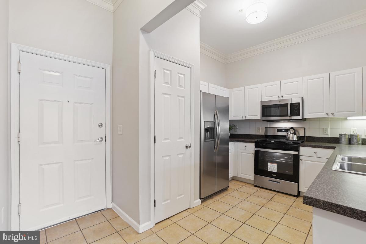 COLONNADE AT KENTLANDS - Residential